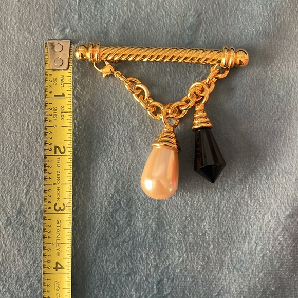 Ivana necklace and brooch set - Picture 5 of 5